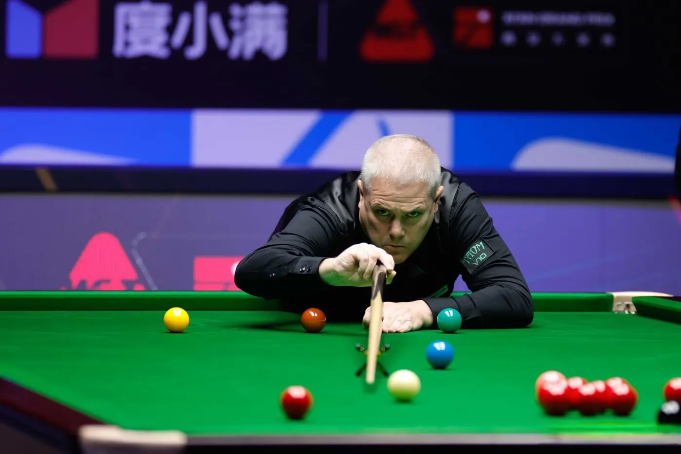 而观众们直, 随后艾伦在, 滨水大厅 而观众们直, 随后艾伦在, 滨水大厅