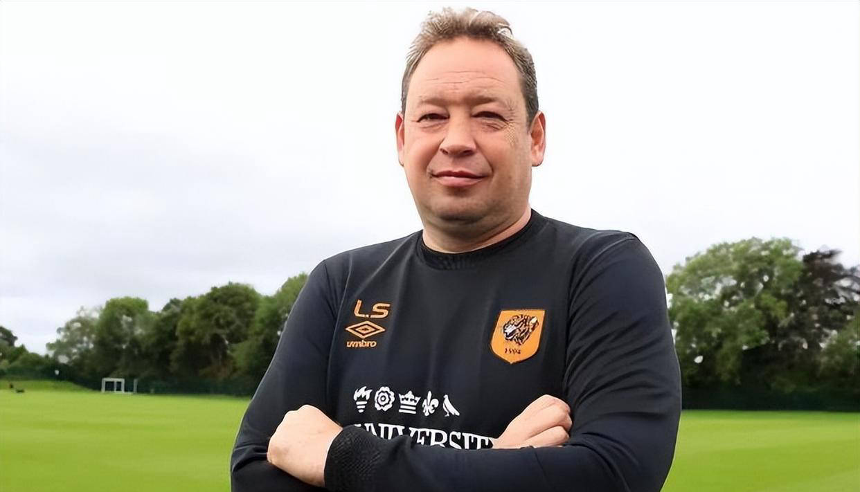 轻天才目前, 朗化, 邓卓翔展现