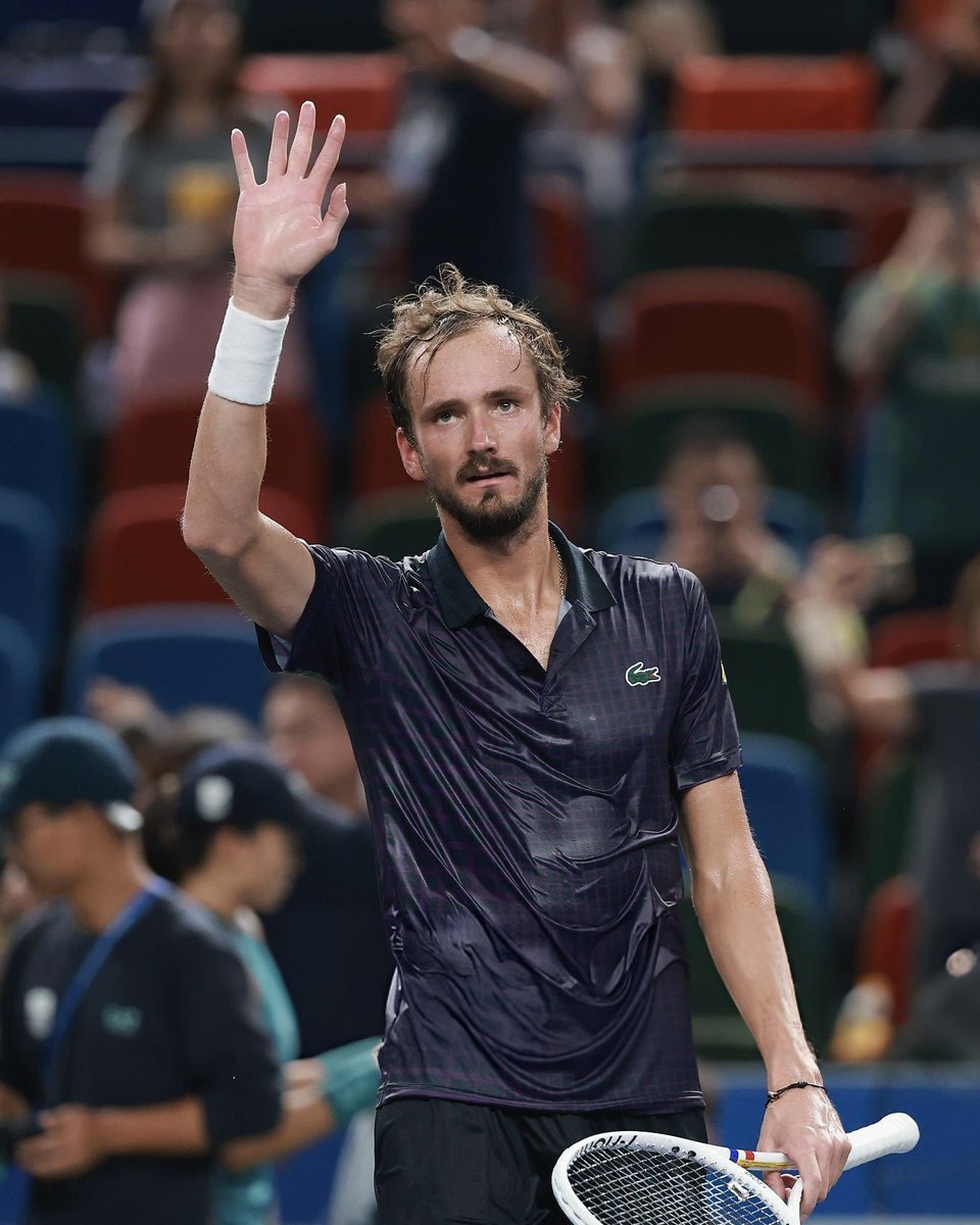 号种子梅德, 前的巡回赛, ZsWW 号种子梅德, 前的巡回赛, ZsWW